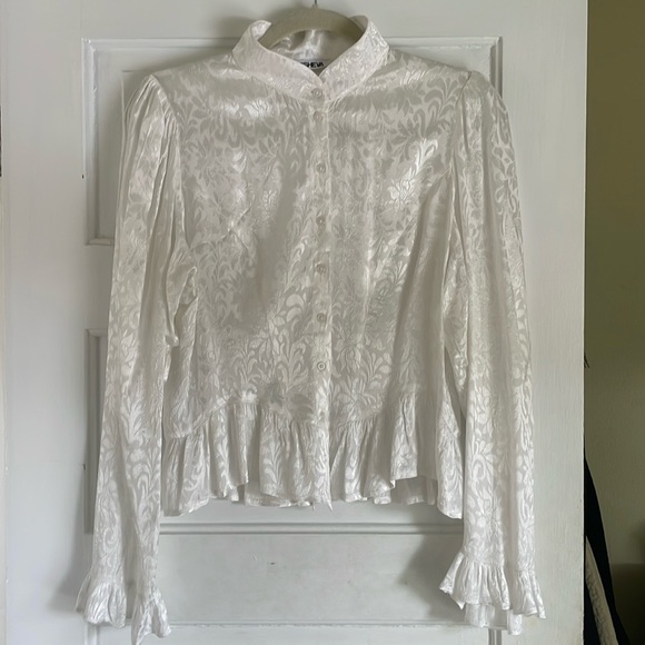 Batsheva Grace Blouse in White Jacquard Size
12 - Picture 2 of 6